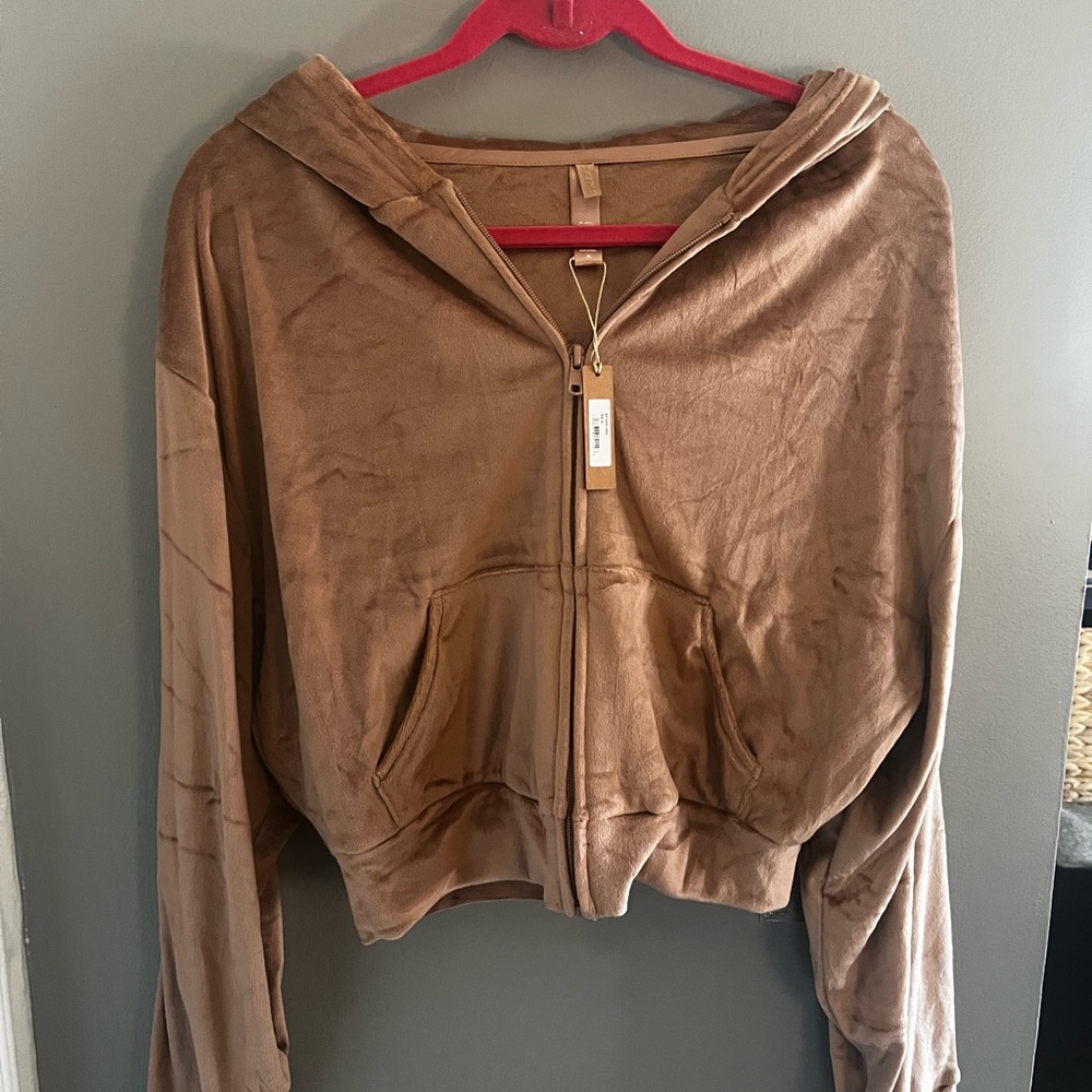 SKIMS VELOUR HOODIE IN SIENNA